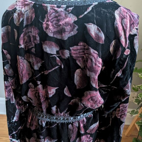 Willow & Clay Corinne Floral Velvet Top Witchy Bell Sleeve Whimsygoth Size M - Picture 11 of 12